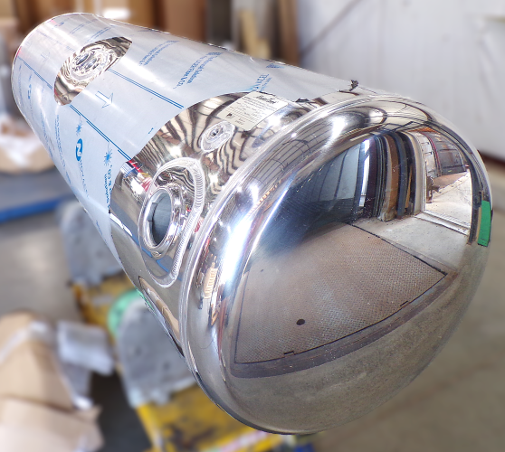 128 Gallons 23"D x 71"L - Peterbilt Style - Rear Fill Polished