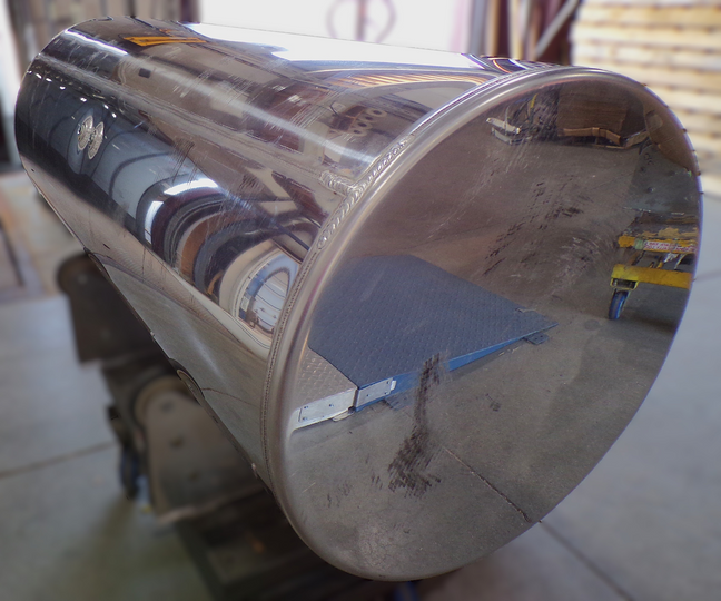 118 Gallons 24.5"D x 58"L - Kenworth Style - Rear Fill Polished