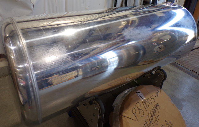 138 Gallons 26"D x 60"L - Peterbilt Style - Rear Fill Polished